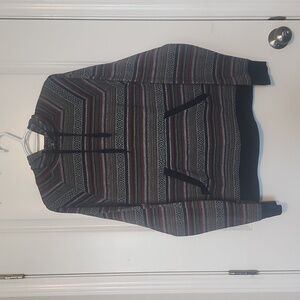 Beautiful Giant pullover hooded sweater size small